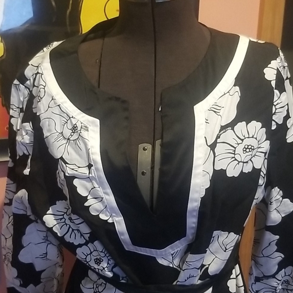 Bebe- Asian style Black and white flower cotton tunic. - Picture 4 of 10